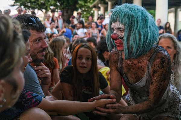 Sous les projecteurs - Miniature